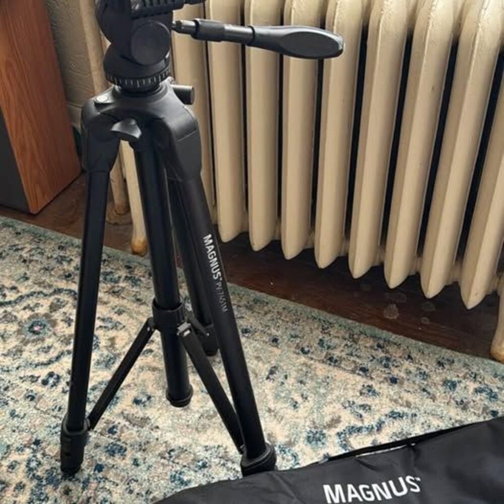 Magnus camera tripod